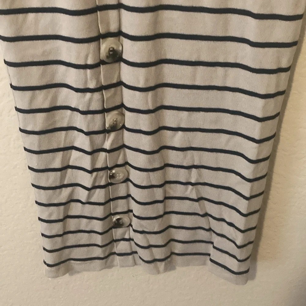 Chic Button-Front Striped Pencil Skirt small tear in lining not visible - Picture 3 of 4